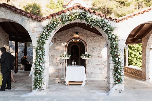 lovely-athens-summer-wedding-white-roses_11