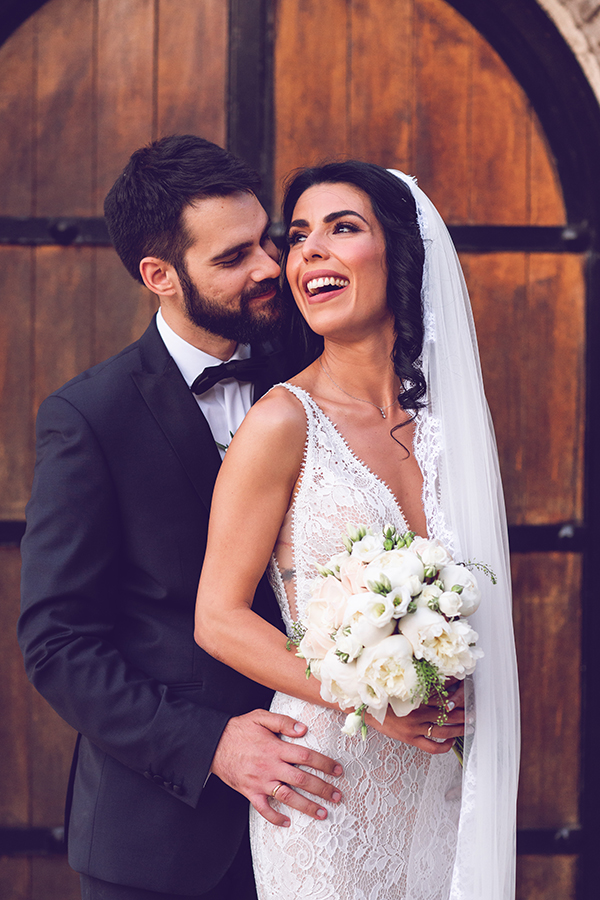 lovely-summer-wedding-mouseio-oinou-romantic-flowers-ecru-hues_03