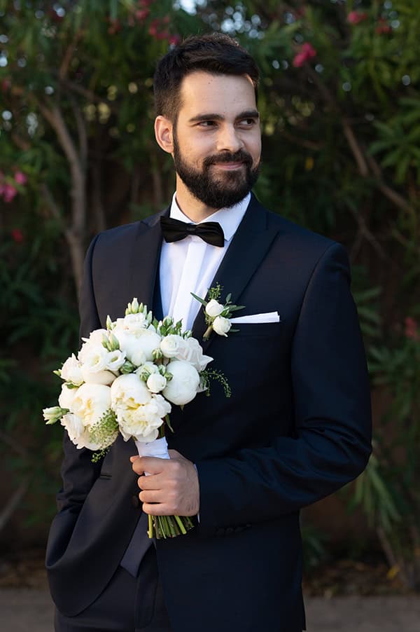 lovely-summer-wedding-mouseio-oinou-romantic-flowers-ecru-hues_11