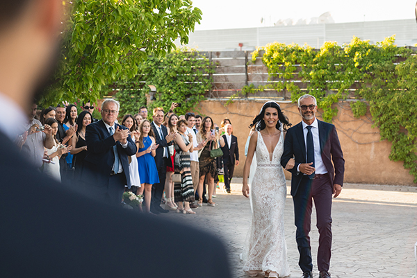 lovely-summer-wedding-mouseio-oinou-romantic-flowers-ecru-hues_14