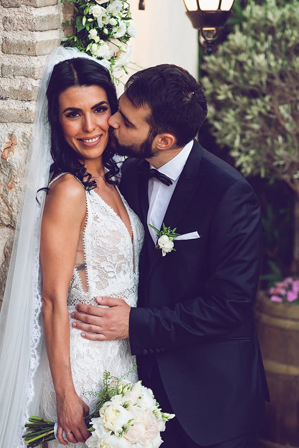 lovely-summer-wedding-mouseio-oinou-romantic-flowers-ecru-hues_20