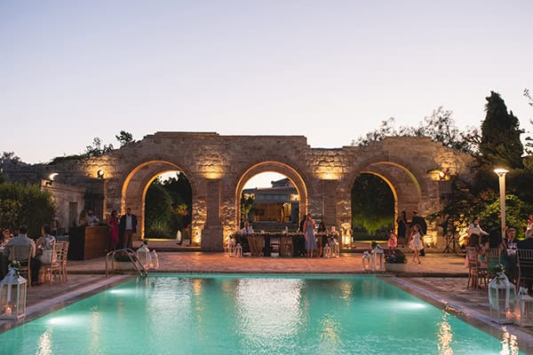 lovely-summer-wedding-mouseio-oinou-romantic-flowers-ecru-hues_21