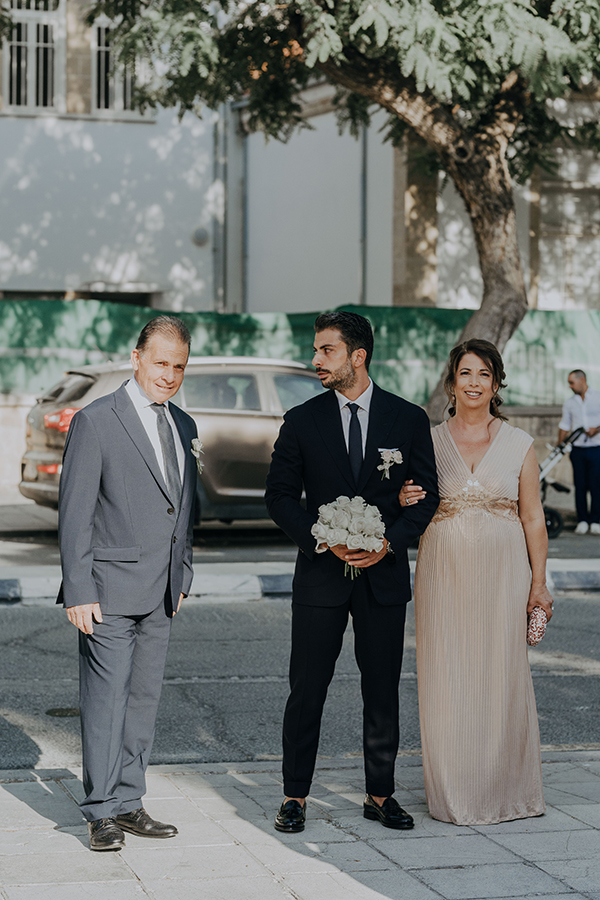 lovely-summer-wedding-nicosia-white-roses_05