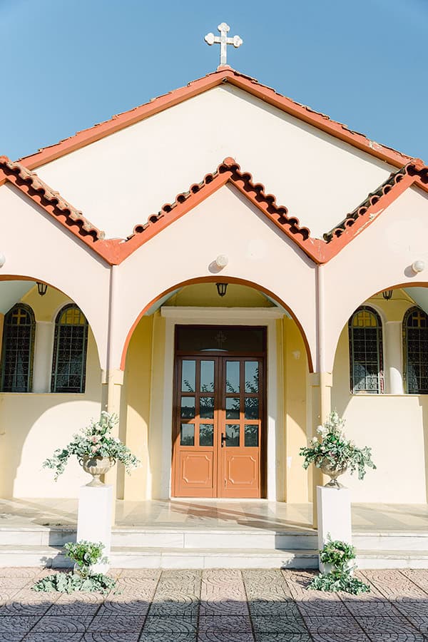 lovely-summer-wedding-roses-peonies-pastel-hues_08