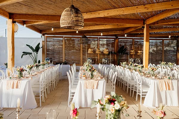 lovely-wedding-decoration-colorful-flowers-aetherial-pampas-grass_01