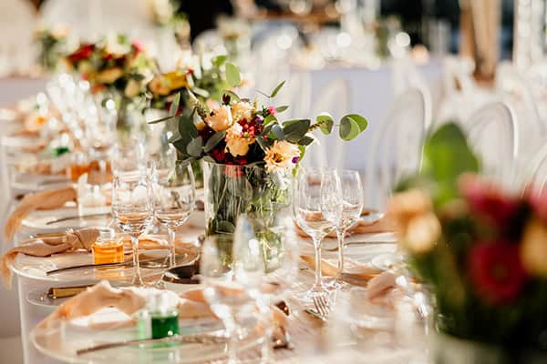 lovely-wedding-decoration-colorful-flowers-aetherial-pampas-grass_01x