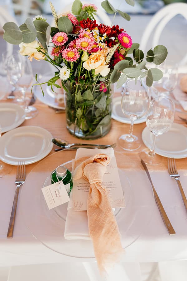 lovely-wedding-decoration-colorful-flowers-aetherial-pampas-grass_10