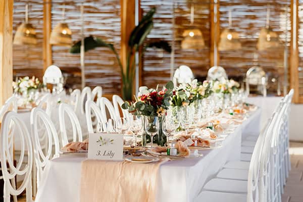 lovely-wedding-decoration-colorful-flowers-aetherial-pampas-grass_15