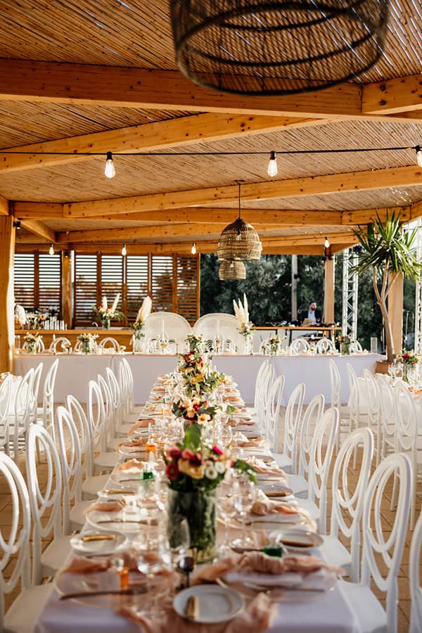 lovely-wedding-decoration-colorful-flowers-aetherial-pampas-grass_22