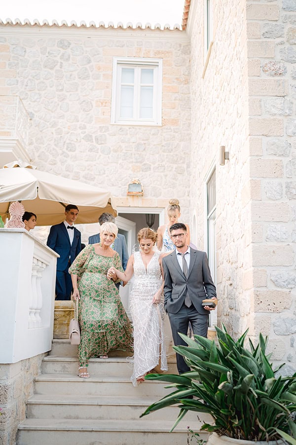 off-white-summer-wedding-spetses-romantic-hydrangeas-roses_19