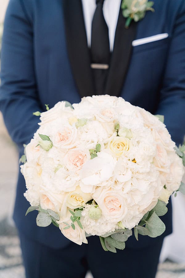 off-white-summer-wedding-spetses-romantic-hydrangeas-roses_27