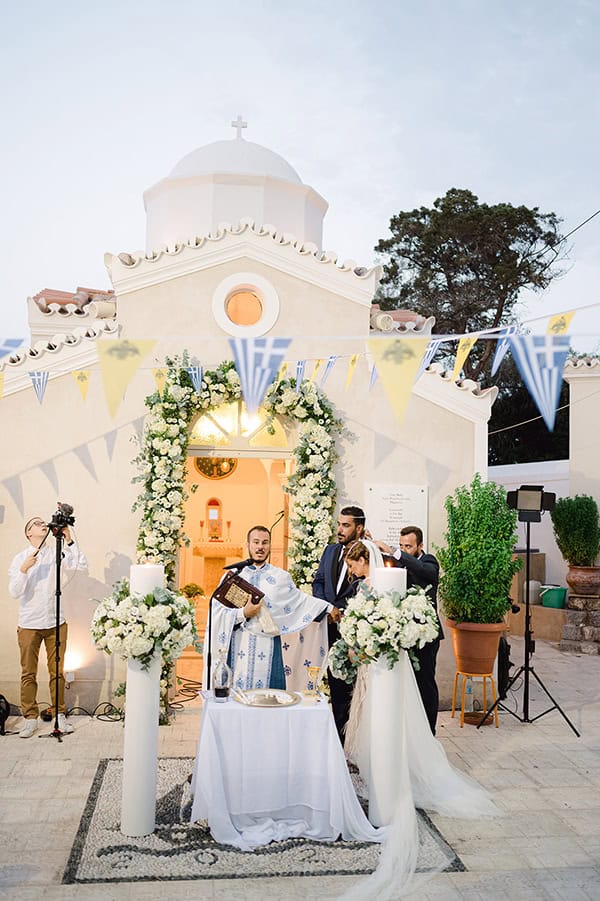 off-white-summer-wedding-spetses-romantic-hydrangeas-roses_48