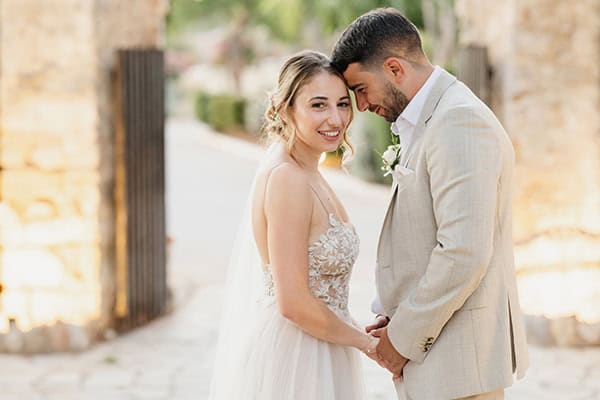 outdoor-wedding-athens-romantic-decoration-dusty-blue-hues_01