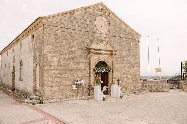 romantic-fall-wedding-kefalonia-white-callas-orchids_12