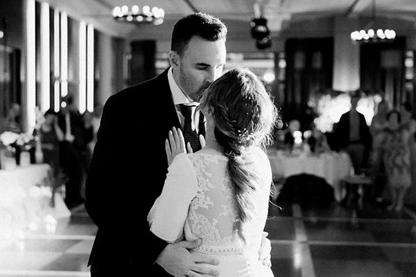 romantic-fall-wedding-kefalonia-white-callas-orchids_38