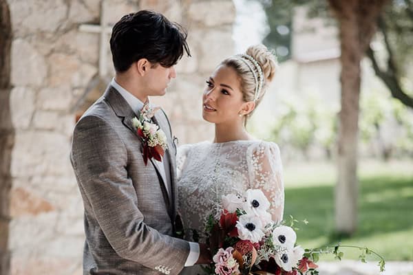 Υπέροχο ανοιξιάτικο styled shoot με ανεμώνες και διάχυτο ρομαντισμό στην ατμόσφαιρα