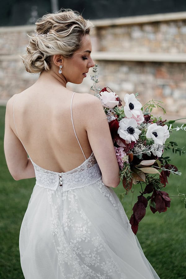 romantic-spring-styled-shoot-anemones_09x