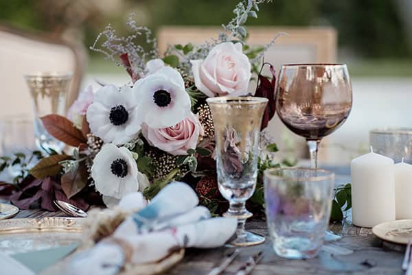 romantic-spring-styled-shoot-anemones_17