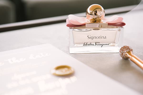 romantic-spring-wedding-athens-white-peonies-light_05