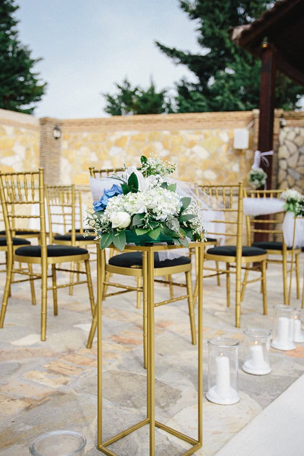 romantic-spring-wedding-athens-white-peonies-light_11