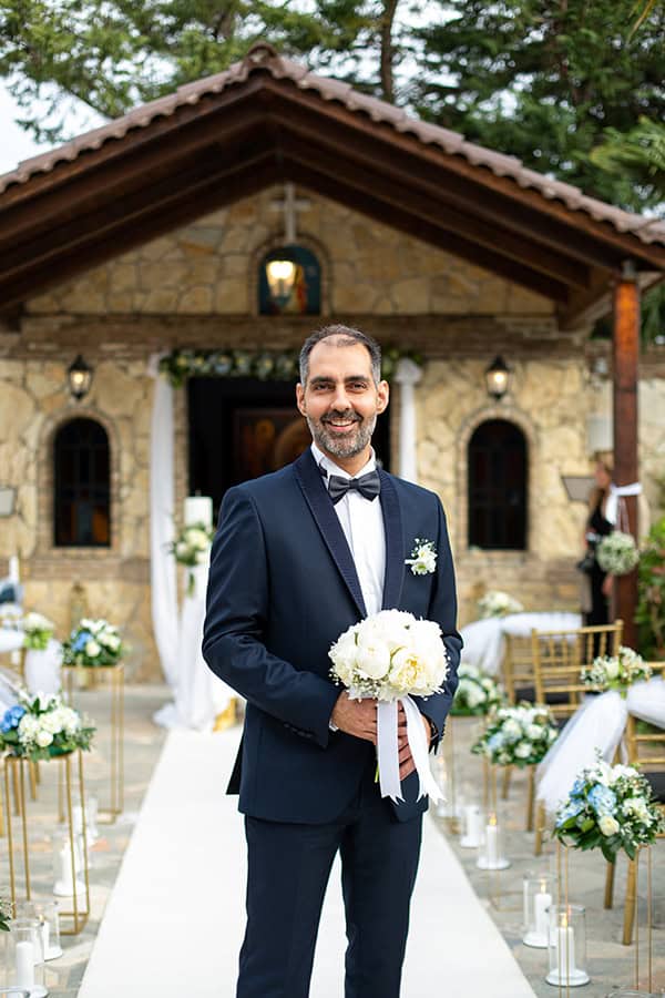 romantic-spring-wedding-athens-white-peonies-light_12