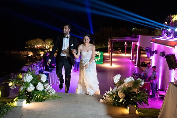 romantic-summer-wedding-athens-total-white-hydrangeas-orchids_33