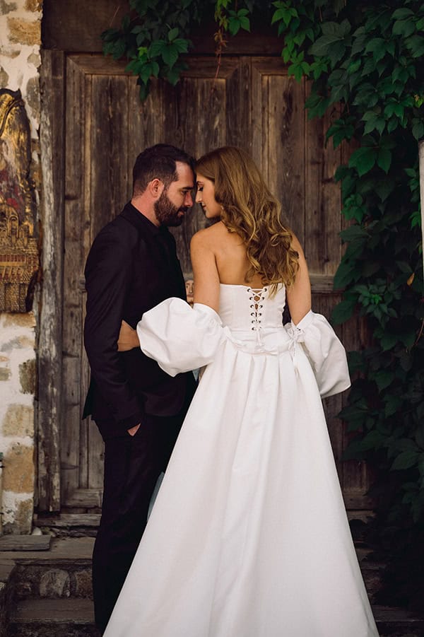 romantic-summer-wedding-larisa-white-roses-gold-touches_04