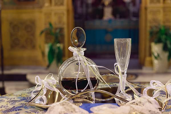 romantic-summer-wedding-larisa-white-roses-gold-touches_13