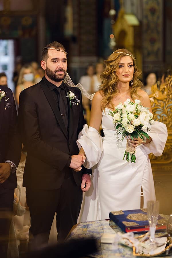 romantic-summer-wedding-larisa-white-roses-gold-touches_15x