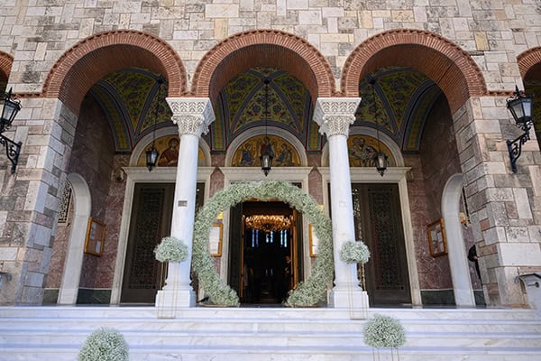 romantic-winter-wedding-lush-baby-breath_07