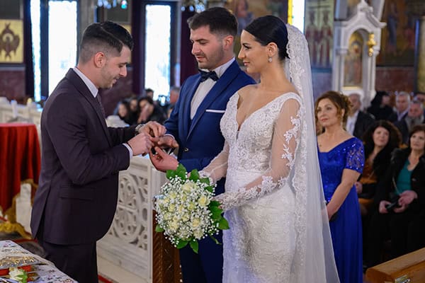 romantic-winter-wedding-lush-baby-breath_10