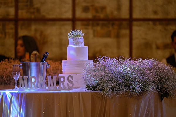 romantic-winter-wedding-lush-baby-breath_16