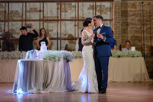 romantic-winter-wedding-lush-baby-breath_17