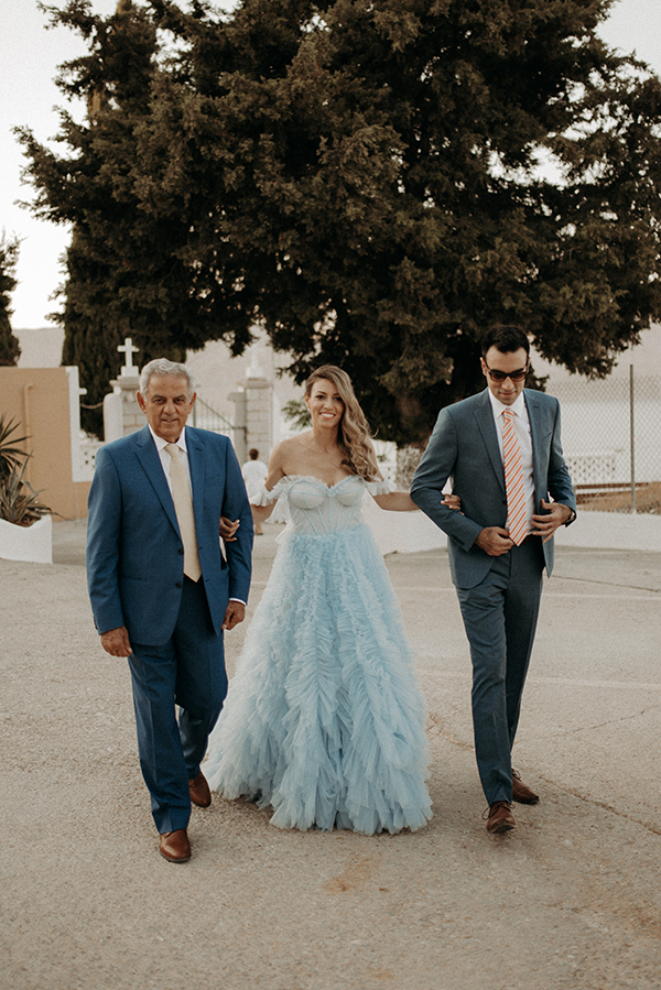 rustic-summer-wedding-symi-lovely-hues-orange-light-blue_17