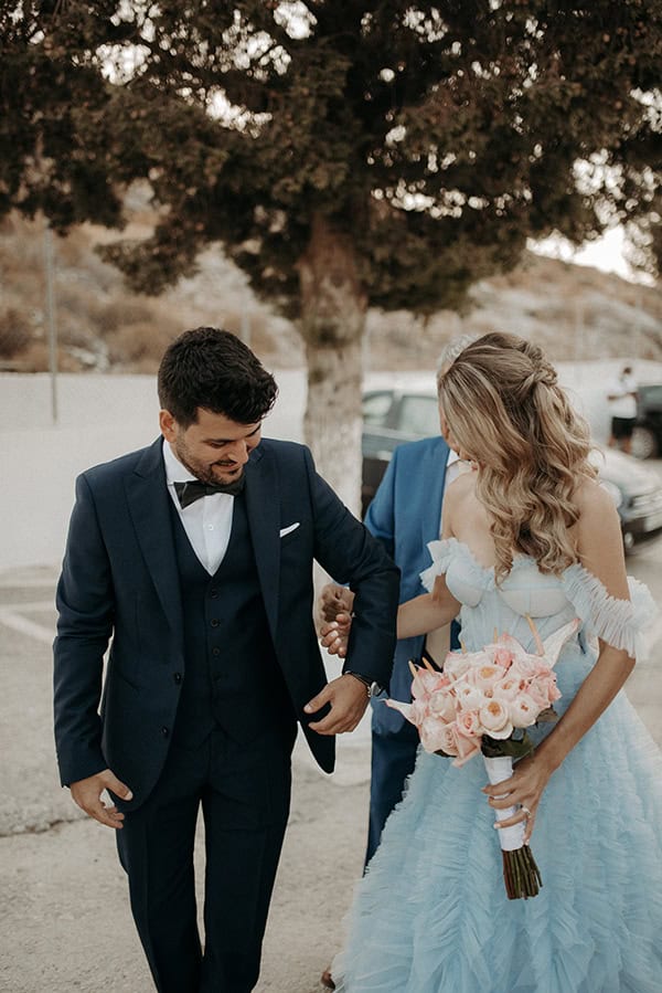 rustic-summer-wedding-symi-lovely-hues-orange-light-blue_18