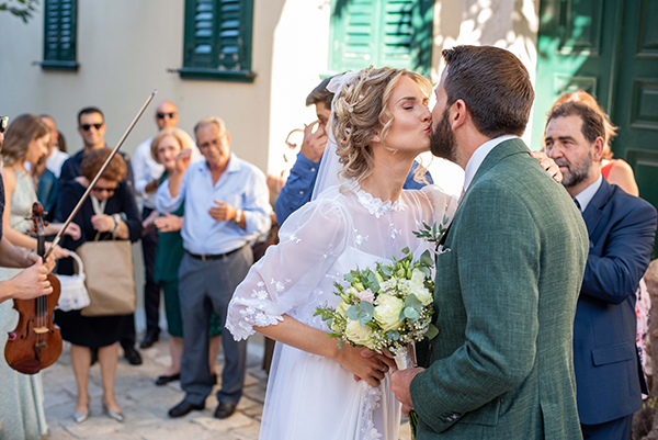 simply-chic-fall-wedding-athens-roses-olive-leaves_09