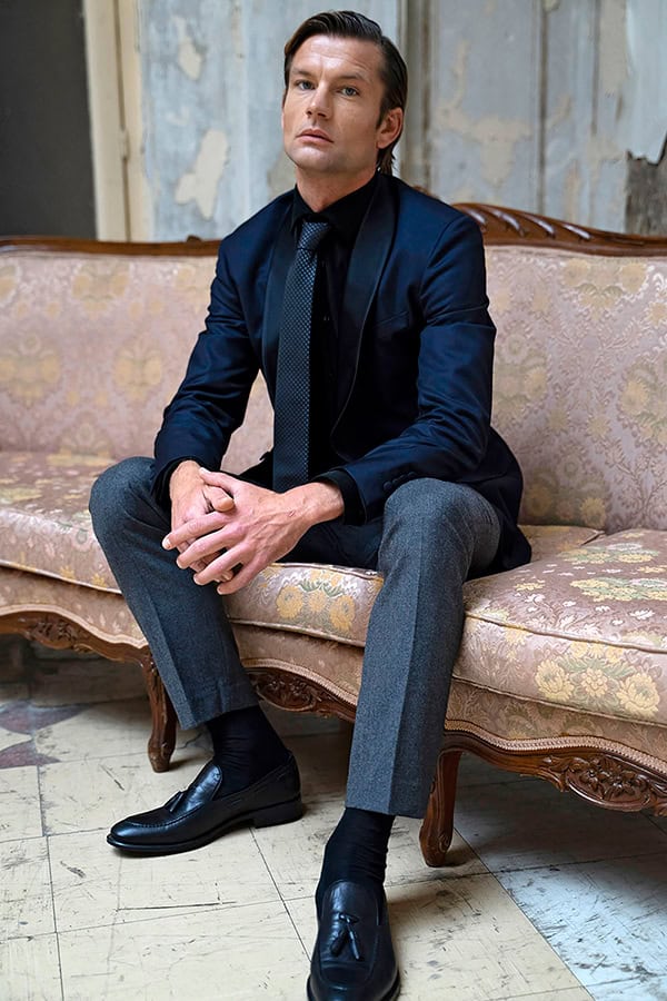 stylish-groom-attire-vardas-impress-wedding-day_10