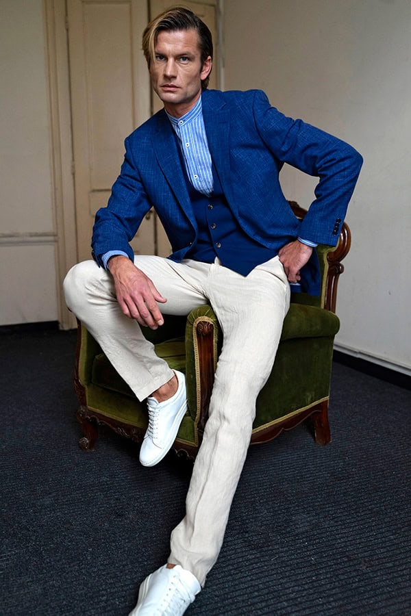 stylish-groom-attire-vardas-impress-wedding-day_18