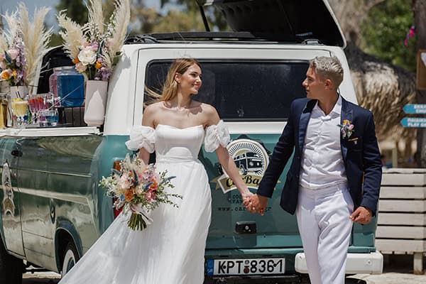 Καλοκαιρινό styled shoot στη Γαλάζια Ακτή με πολύχρωμα λουλούδια και μποέμ διάθεση