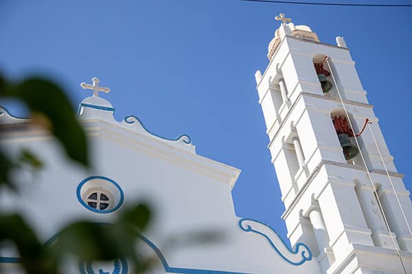 summer-wedding-baptism-tinos-island-colorful-flowers-vivid-mexican-mood_11