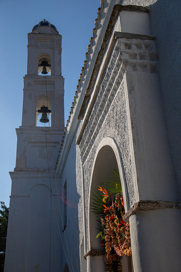 summer-wedding-baptism-tinos-island-colorful-flowers-vivid-mexican-mood_17y
