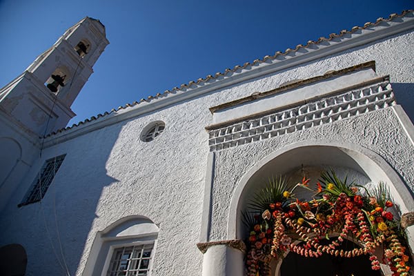summer-wedding-baptism-tinos-island-colorful-flowers-vivid-mexican-mood_18