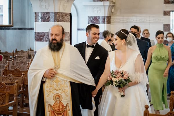 summer-wedding-drama-astilbe-roses_17