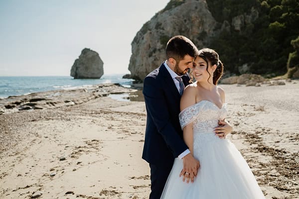 summer-wedding-drama-white-hydrangeas-eucalyptus_01