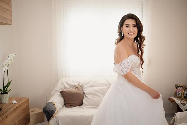 summer-wedding-drama-white-hydrangeas-eucalyptus_10