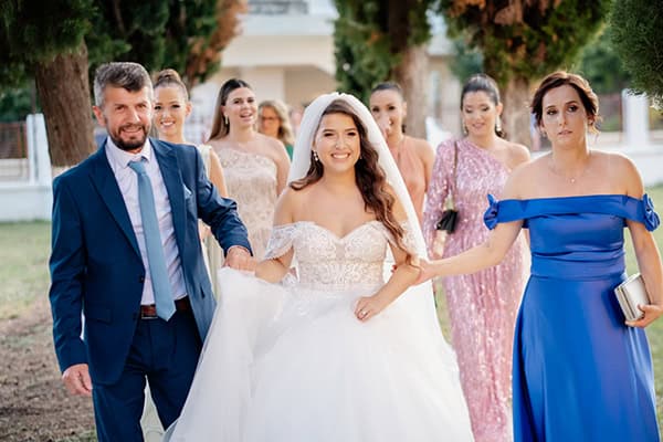summer-wedding-drama-white-hydrangeas-eucalyptus_22