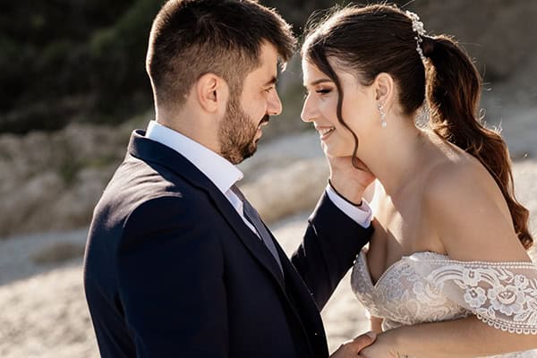 summer-wedding-drama-white-hydrangeas-eucalyptus_35