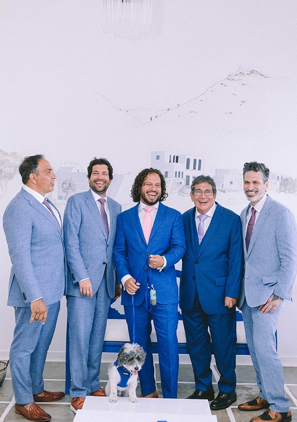 summer-wedding-sifnos-bougainvillea-blooms-fucshia-hues_18