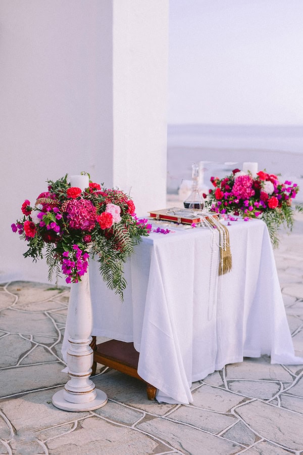summer-wedding-sifnos-bougainvillea-blooms-fucshia-hues_21