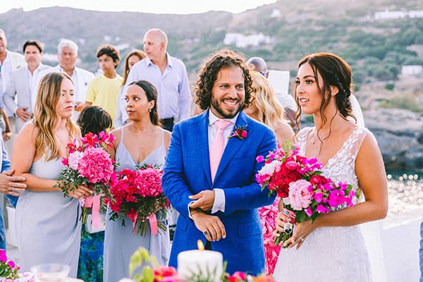 summer-wedding-sifnos-bougainvillea-blooms-fucshia-hues_35